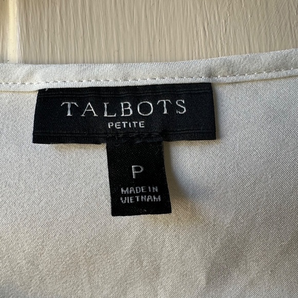 Talbots polka dots blouse. Size P/Petite Like New. - Picture 4 of 13